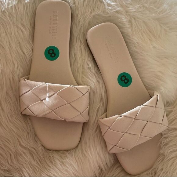 NWT cream slides - Picture 1 of 2